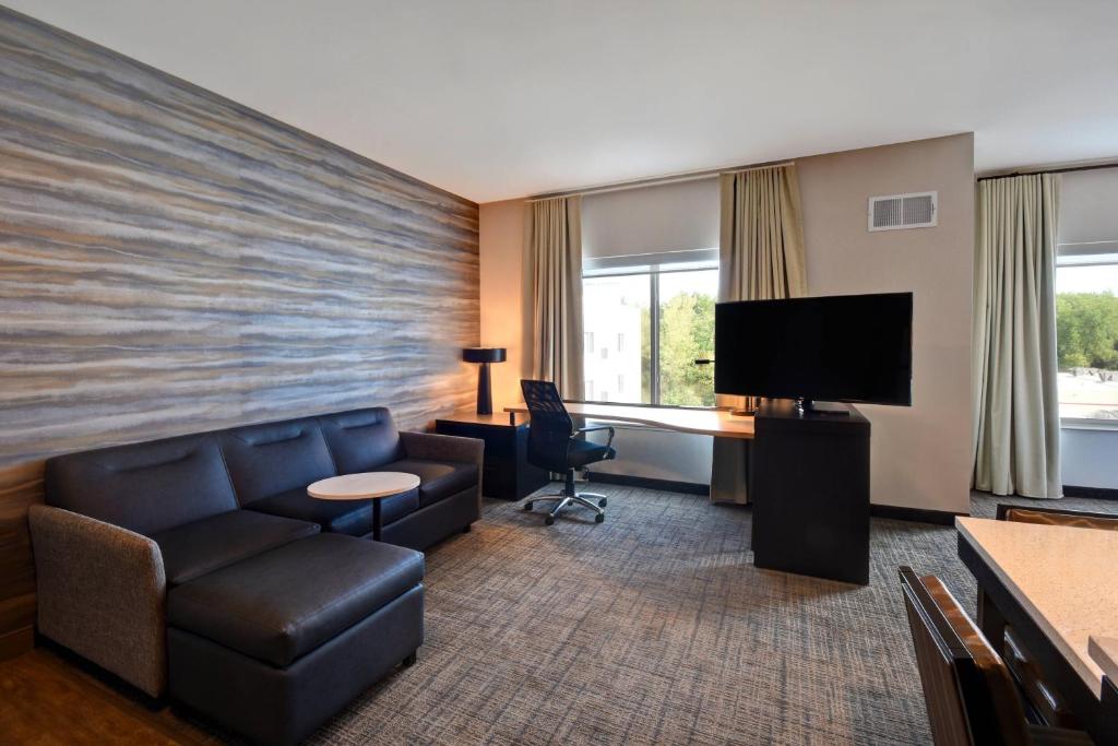 TV a/nebo společenská místnost v ubytování Residence Inn Middletown Goshen