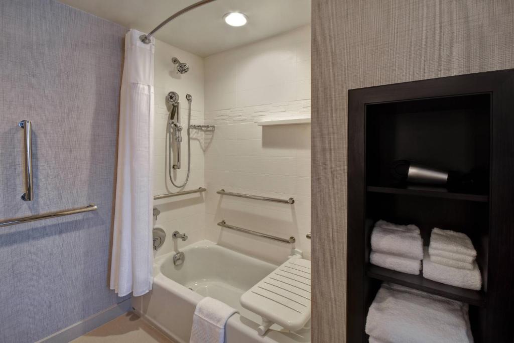 Koupelna v ubytování Residence Inn Middletown Goshen