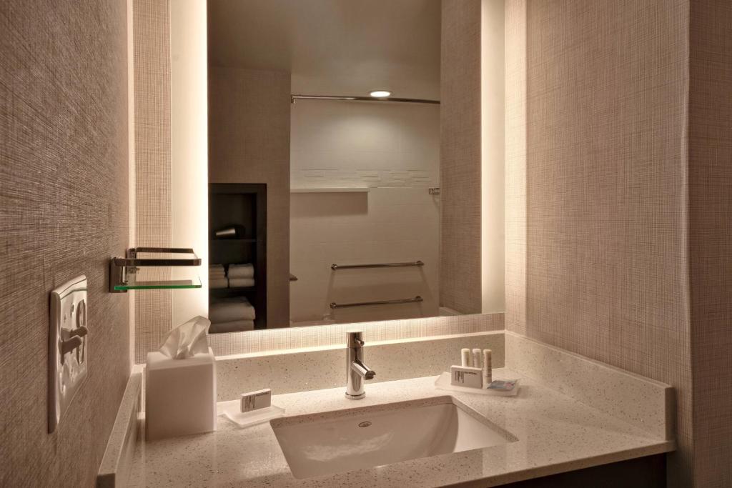 Koupelna v ubytování Residence Inn Middletown Goshen