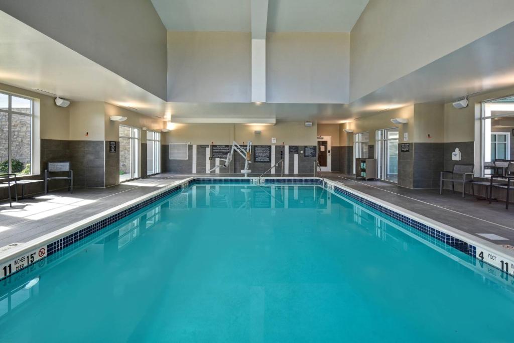 Bazén v ubytování Residence Inn Middletown Goshen nebo v jeho okolí