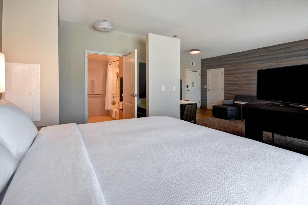 Postel nebo postele na pokoji v ubytování Residence Inn Middletown Goshen