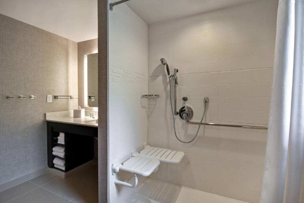 Koupelna v ubytování Residence Inn Middletown Goshen
