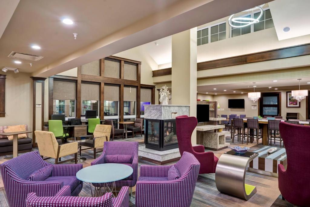 TV a/nebo společenská místnost v ubytování Residence Inn by Marriott Hamilton