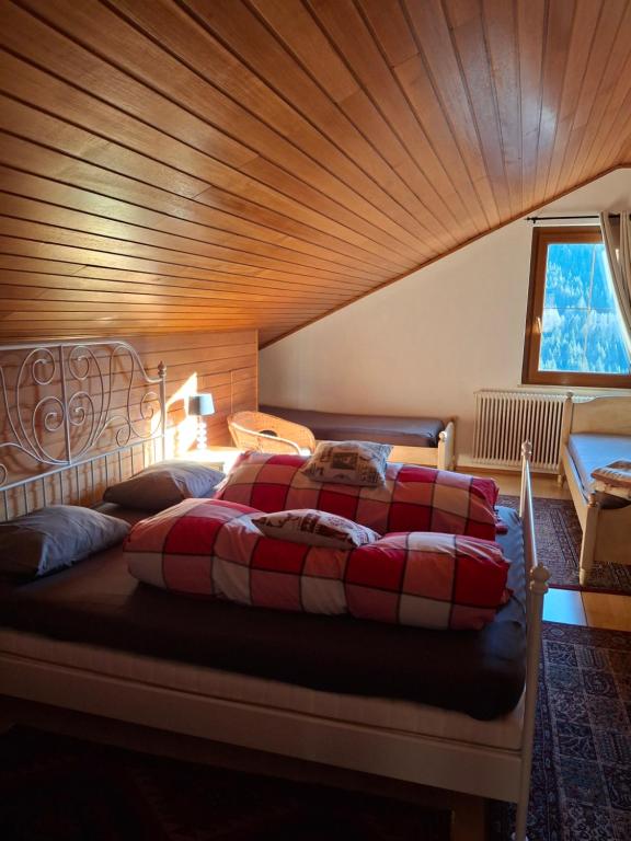 Postel nebo postele na pokoji v ubytování Chalet Catton Four bedroom appartement near Bad Kleinkirchheim