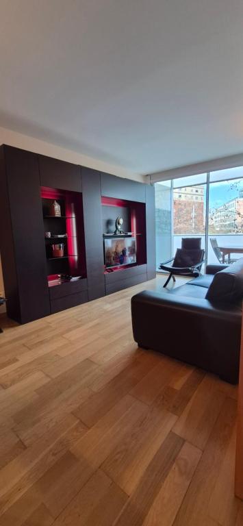 Televízia a/alebo spoločenská miestnosť v ubytovaní Apartamento en Avenida Diagonal - Torre Glorias - Ángeles Terraza