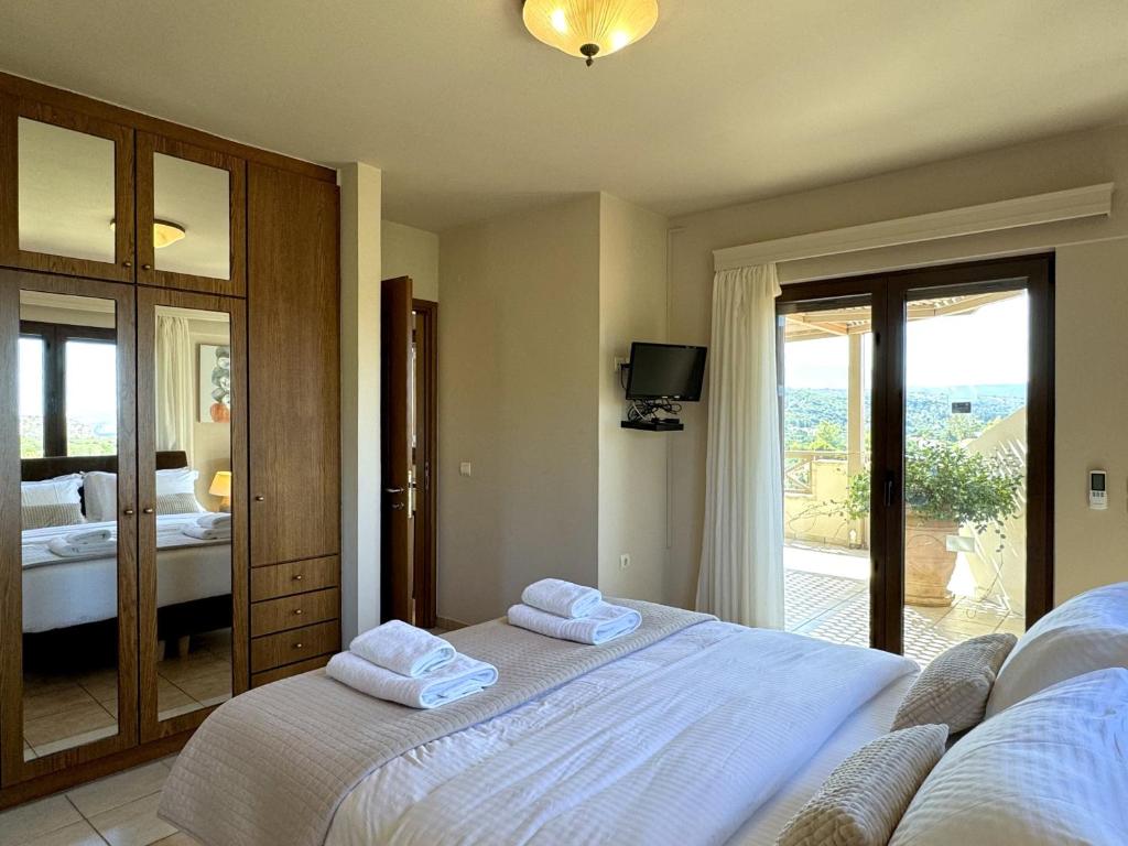 Postel nebo postele na pokoji v ubytování Villa Metapothia Gavalochori Crete