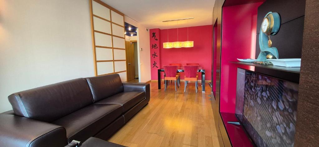 Televízia a/alebo spoločenská miestnosť v ubytovaní Apartamento en Avenida Diagonal - Torre Glorias - Ángeles Terraza