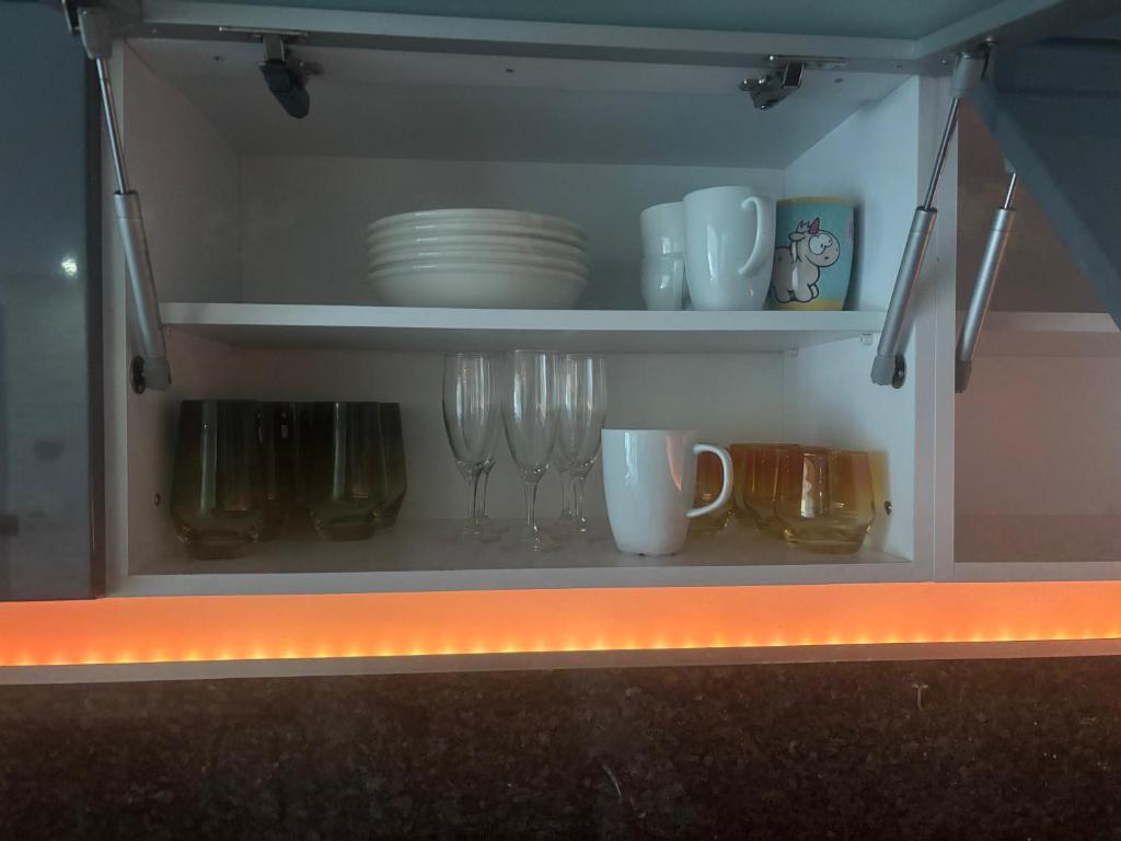 Kuchyň nebo kuchyňský kout v ubytování Hani's grosse Wohnung mit Garten