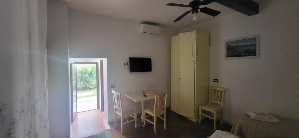 TV a/nebo společenská místnost v ubytování Hotel Dory