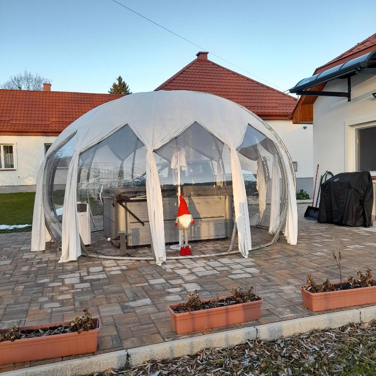 Patio nebo venkovní prostory v ubytování Mátra Gold Vendégház