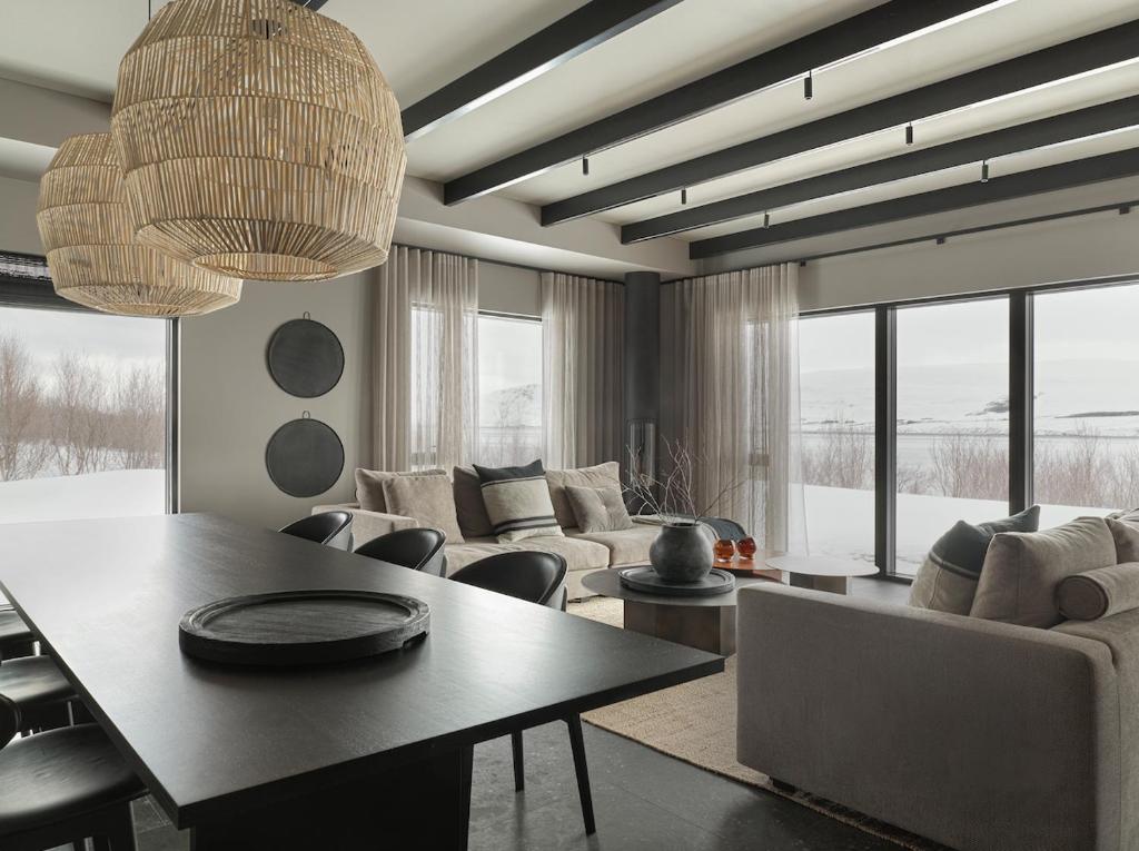 Posezení v ubytování Svart Lodge