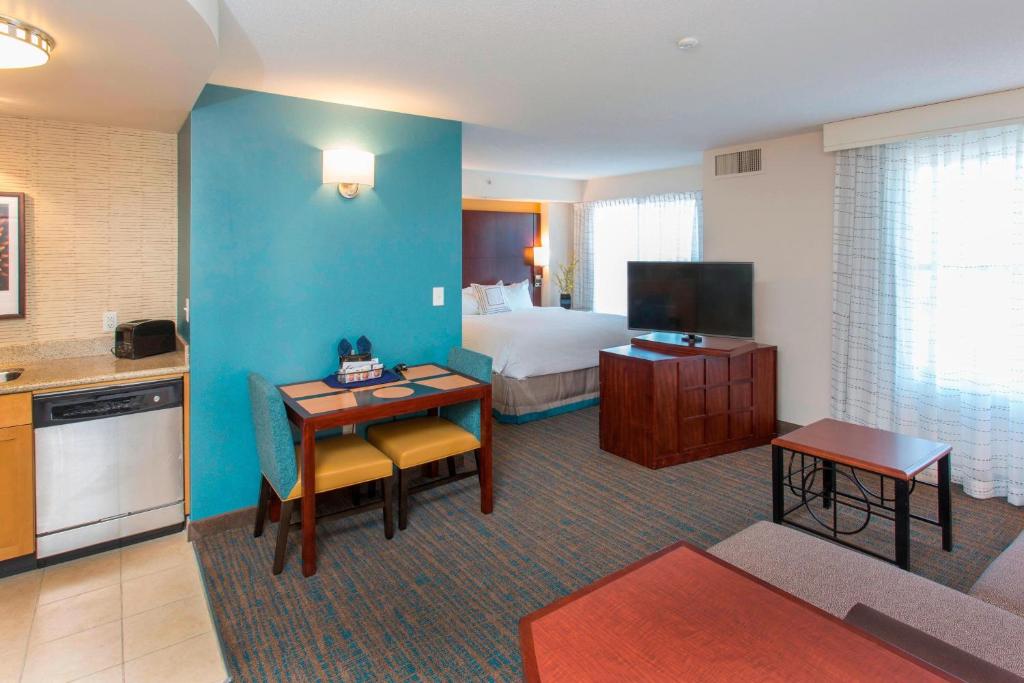 TV a/nebo společenská místnost v ubytování Residence Inn by Marriott Moncton