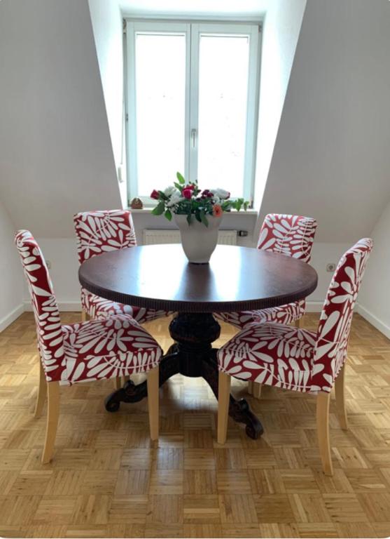 Spacious and quiet old town appartment - Housity