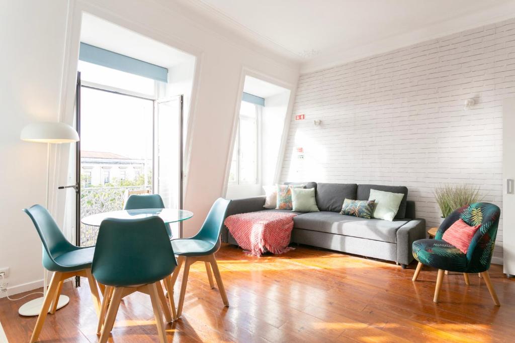 Lisbon beautiful small penthouse with air conditioner!
