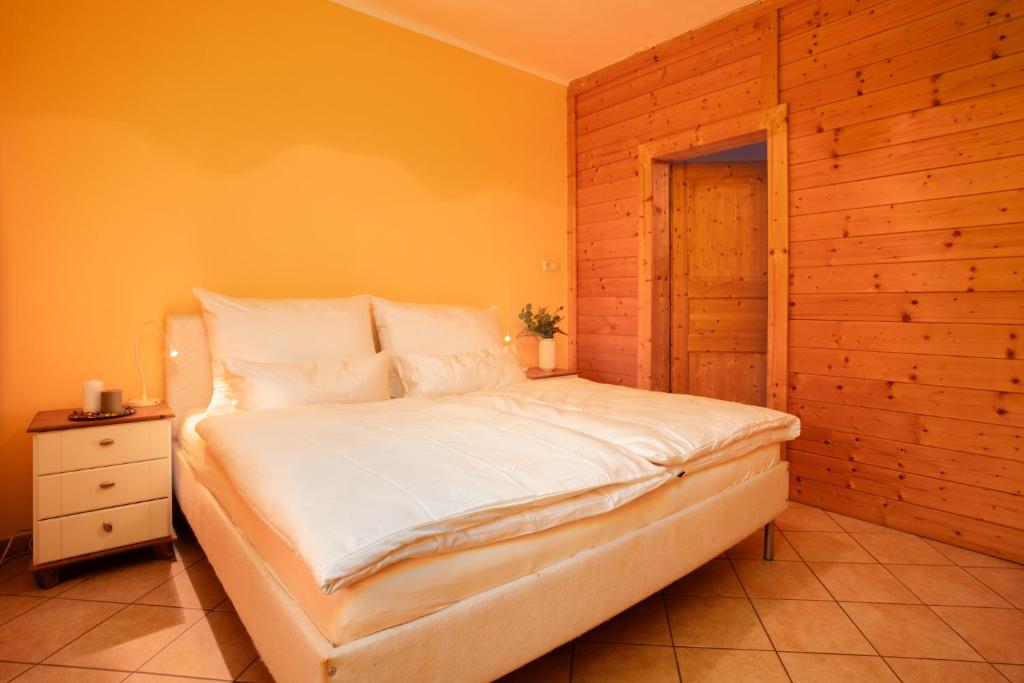 Postel nebo postele na pokoji v ubytování Hirschenhof Apartments