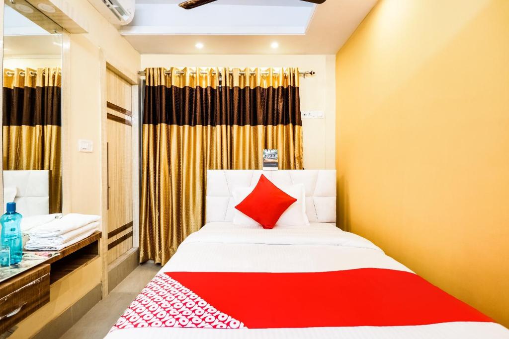 Postel nebo postele na pokoji v ubytování Hotel O Kuber Residency Near Birla Mandir