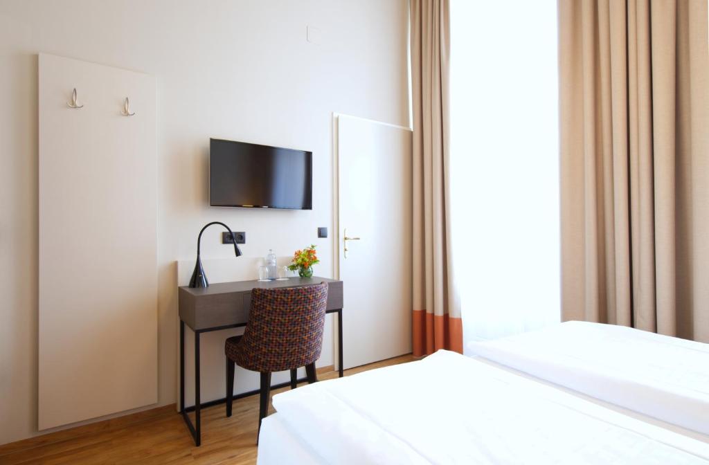 Llit o llits en una habitació de Drei Kronen Hotel Wien City