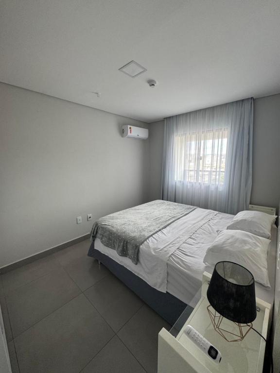 Postel nebo postele na pokoji v ubytování Flat lindo com piscina e linda vista da cidade