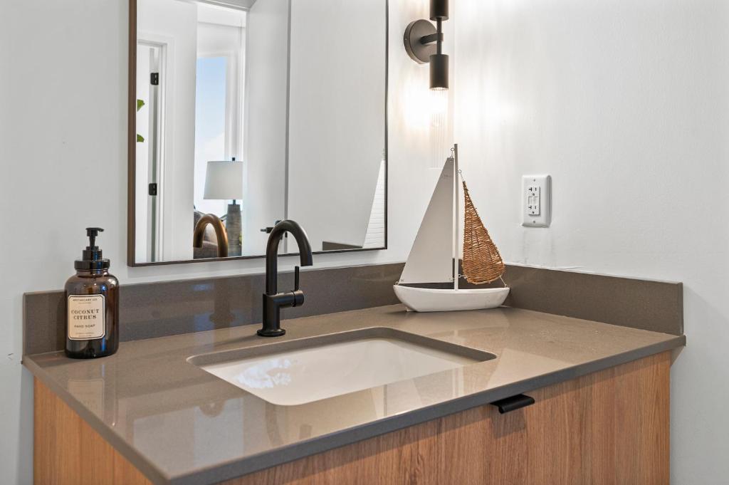 Luxury Furnished Apartment Near Logan Airportにあるバスルーム