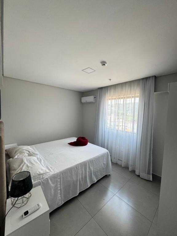 Postel nebo postele na pokoji v ubytování Flat lindo com piscina e linda vista da cidade