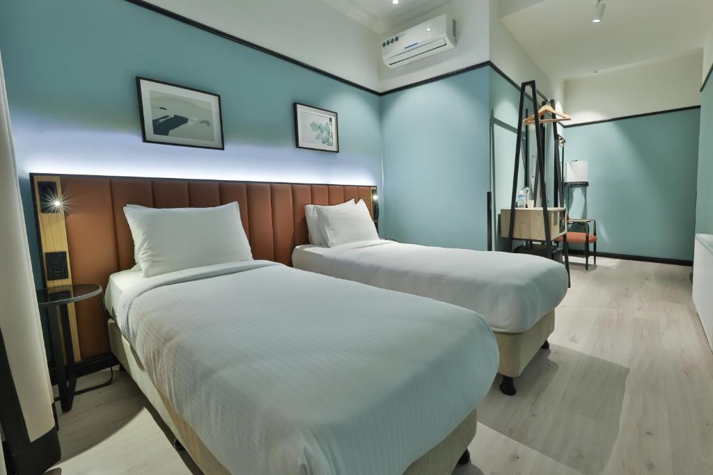 A bed or beds in a room at EA Exclusive Hotel