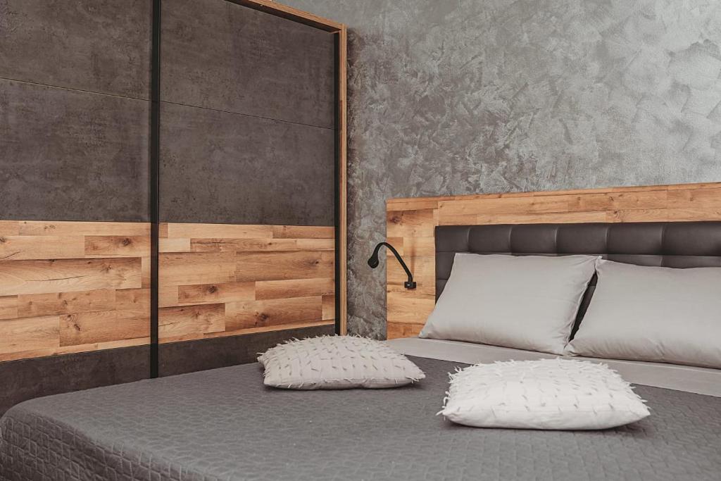 Łóżko lub łóżka w pokoju w obiekcie Apartman Ivana
