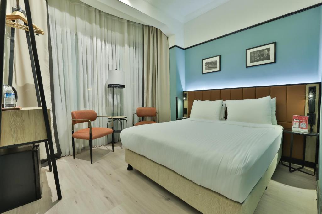 A bed or beds in a room at EA Exclusive Hotel