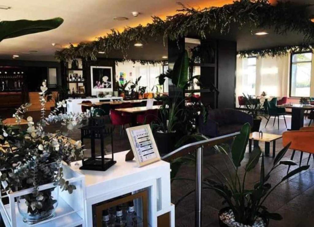 Restaurant ou autre lieu de restauration dans l'établissement La Cabaña Roda Golf Sol