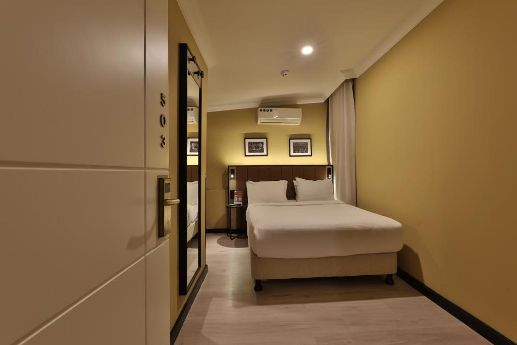 A bed or beds in a room at EA Exclusive Hotel