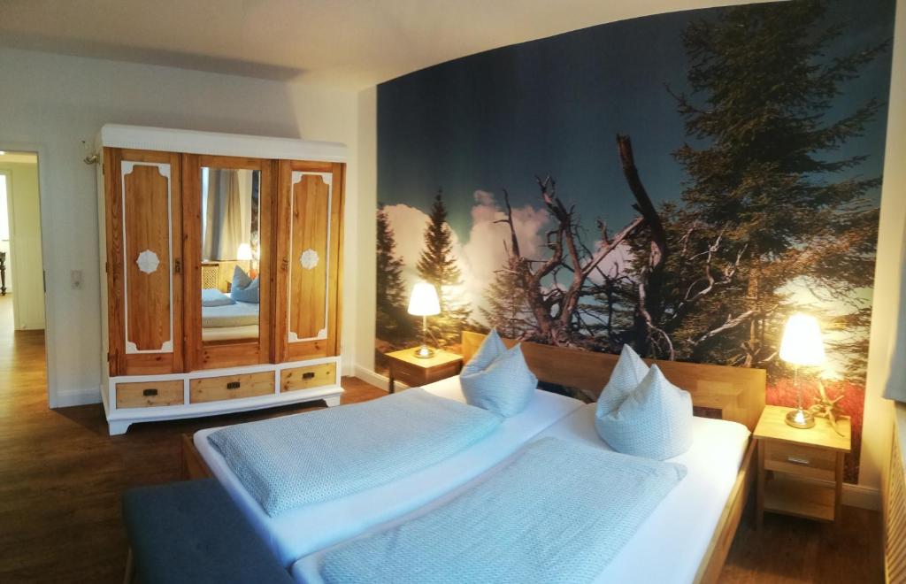 Postel nebo postele na pokoji v ubytování Traditions - Hotel "Zur Tanne"