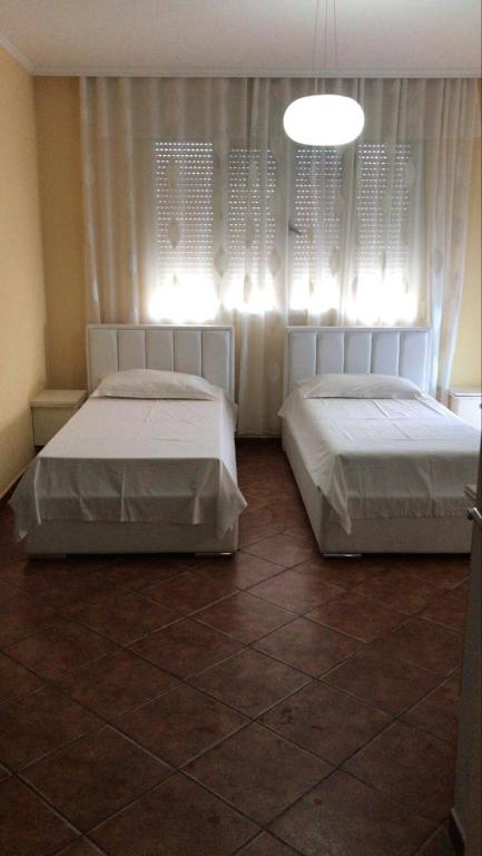 The White ROOM