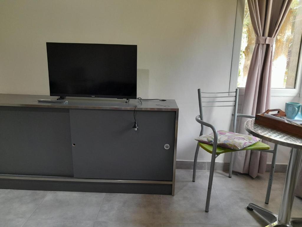 TV a/nebo společenská místnost v ubytování Las Lauras