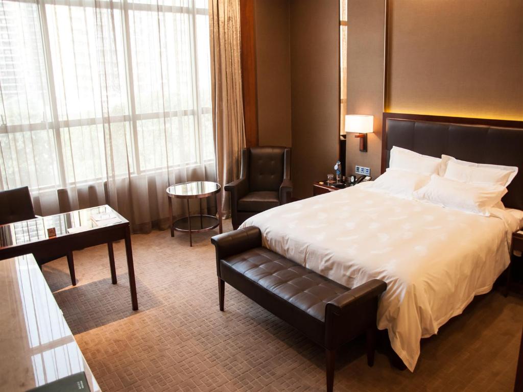 Postel nebo postele na pokoji v ubytování Parklane Hotel Changan