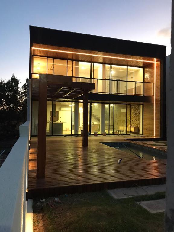 Bazén v ubytování Casa Glass Lux nebo v jeho okolí
