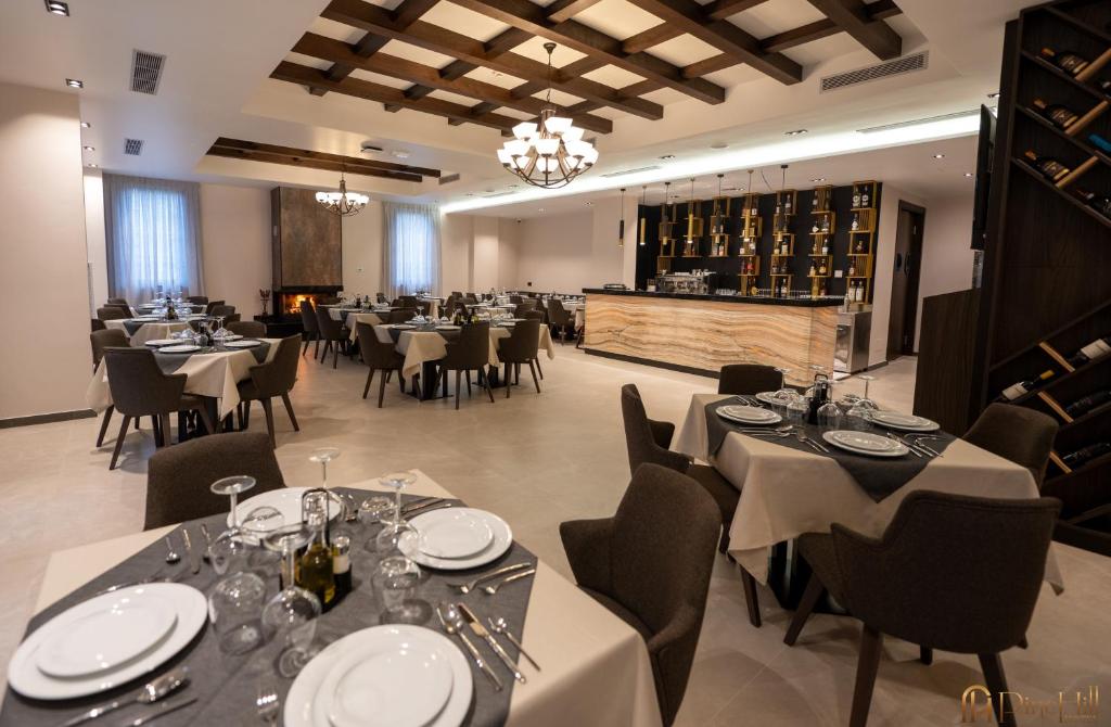 Restaurace v ubytování PineHill Hotel, Restaurant , Pool & Spa - RAZEM