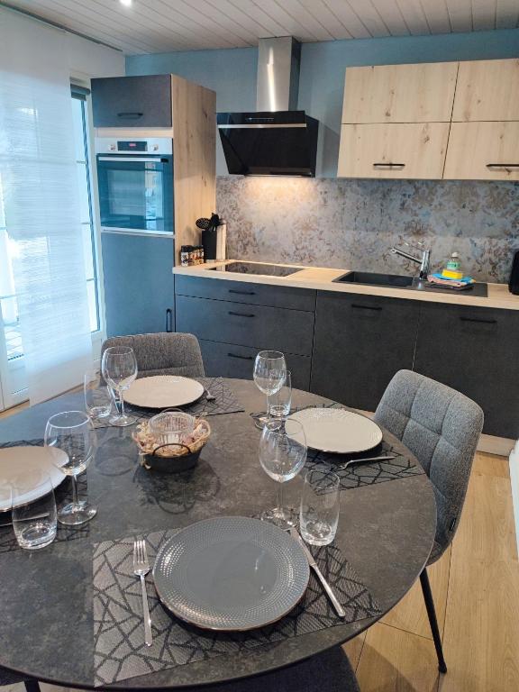 Kuchyň nebo kuchyňský kout v ubytování Kleine Auszeit - 2-Zimmer Ferienwohnung