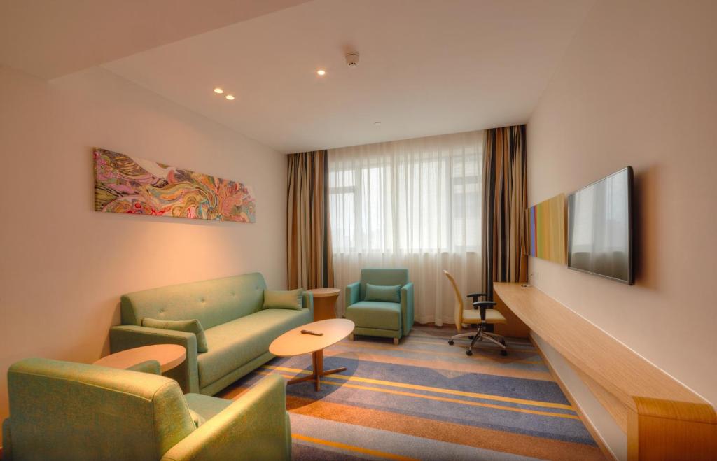 TV a/nebo společenská místnost v ubytování Holiday Inn Express Shanghai Zhenping by IHG