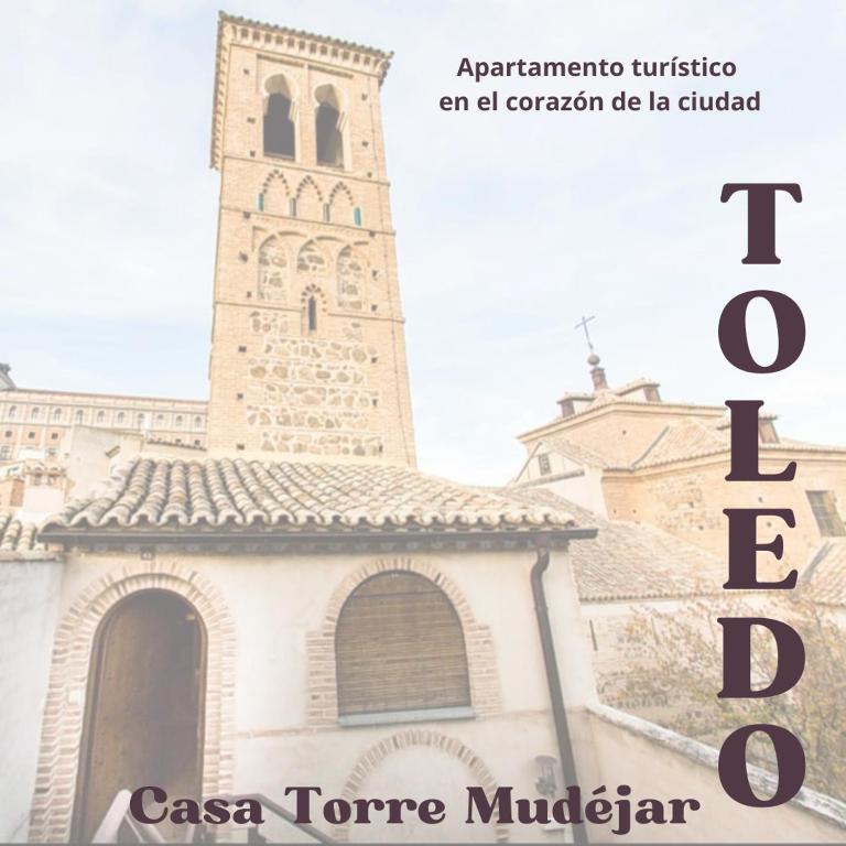 een boekomslag van de toren van een kerk bij Casa Torre Mudéjar in Toledo