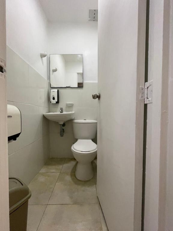 Koupelna v ubytování Hostal Lleras Calle 8
