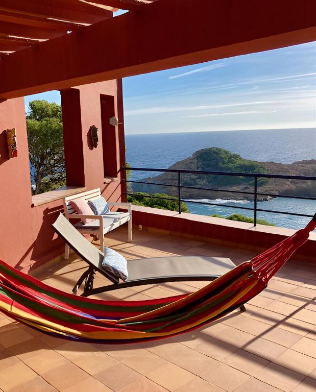 a hammock on a balcony with a view of the ocean at La Caleta in Begur