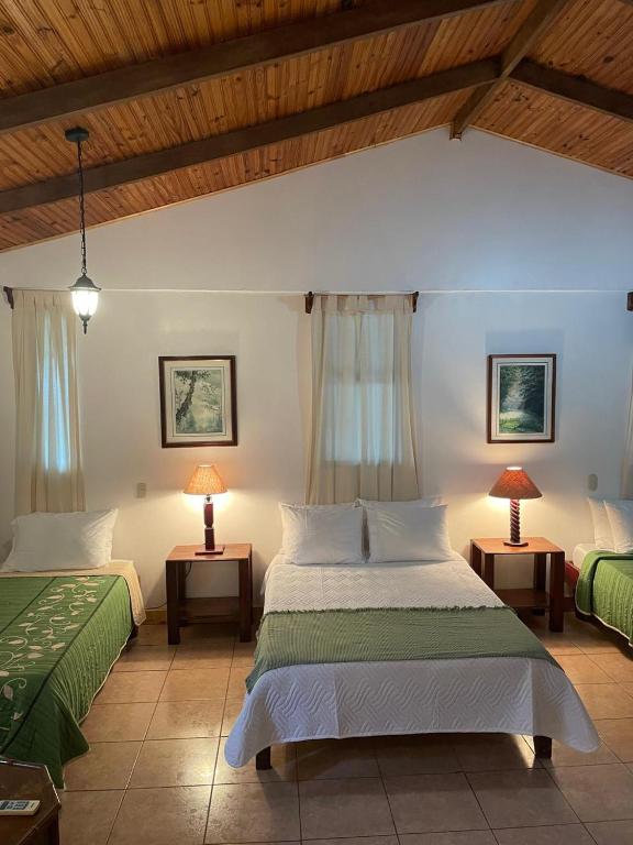 Postel nebo postele na pokoji v ubytování Kakao Lodge & Garden Río Celeste