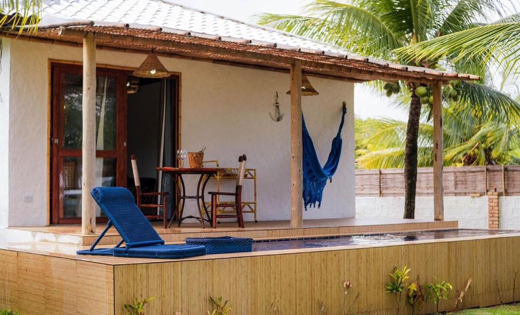 Balkoni atau teres di Bangalô com piscina - Japaratinga