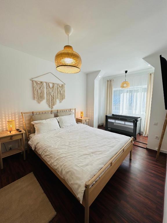 เตียงในห้องที่ Delis Apartment