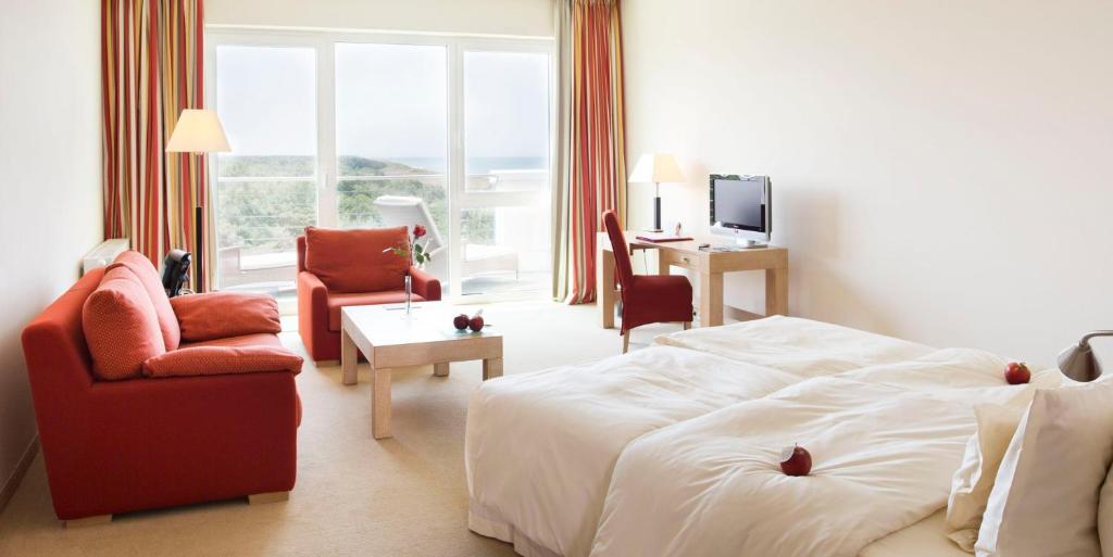 TV a/nebo společenská místnost v ubytování Strandhotel Dünenmeer - Adults only