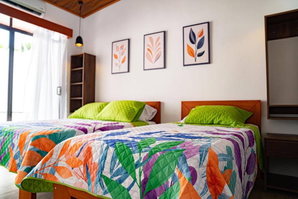 Postel nebo postele na pokoji v ubytování Villas y Casa Dìwö - Puerto Viejo