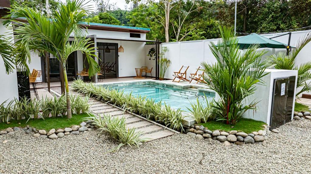 Bazén v ubytování Villas y Casa Dìwö - Puerto Viejo nebo v jeho okolí
