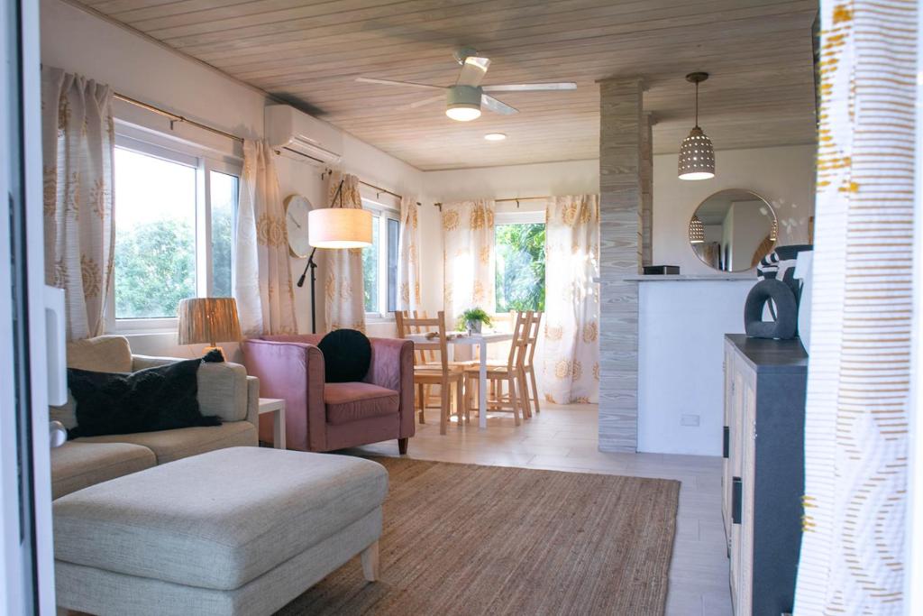 Kuchyň nebo kuchyňský kout v ubytování The Flamingo House