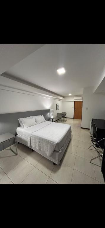a bedroom with a large bed in a room at Loft Celita Franca in Feira de Santana