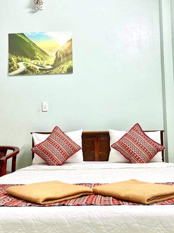 Postel nebo postele na pokoji v ubytování Local Ha Giang Tours & Hotel
