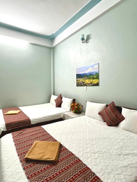 Postel nebo postele na pokoji v ubytování Local Ha Giang Tours & Hotel